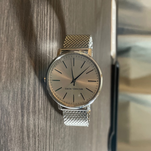 Kors Women's Pyper Three-Hand Steel Watch Silver BNWOT - Picture 2 of 4